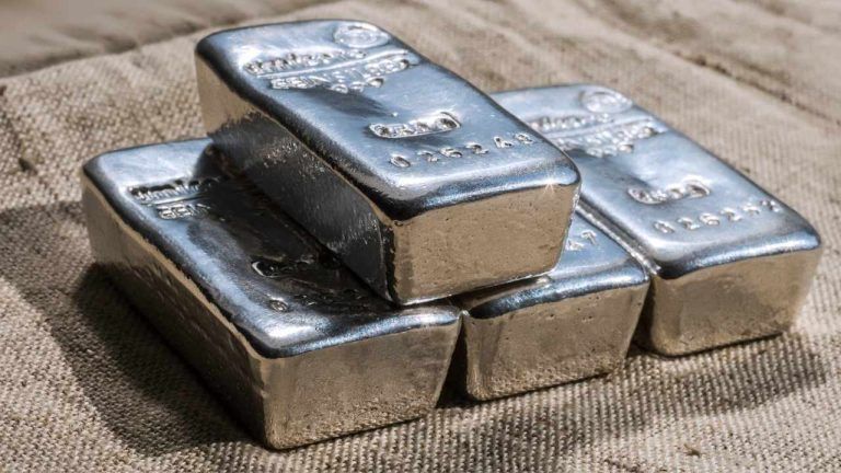 Peter Schiff Foresees 'Explosive' Growth in Silver Price