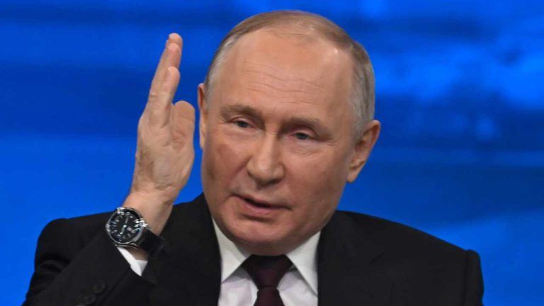 Putin Declares Bitcoin Unstoppable Amid Dollar's Waning Global Grip